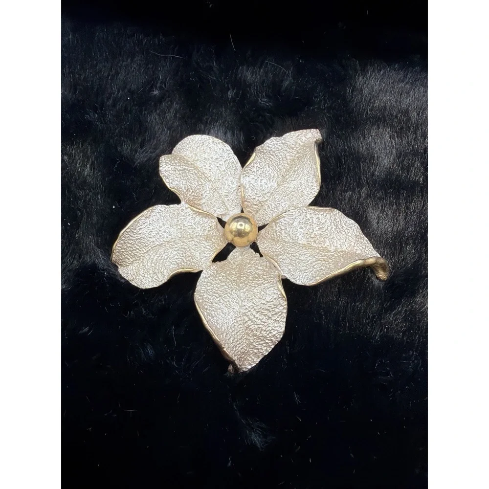 Vintage‎ Gold Tone Flower Brooch Pin Statement Jewelry 2.3/4 Inch